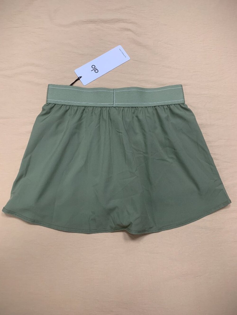 ALO Yoga Match Point Tennis Skirt Dune Grass💚New with tags - Picture 4 of 10